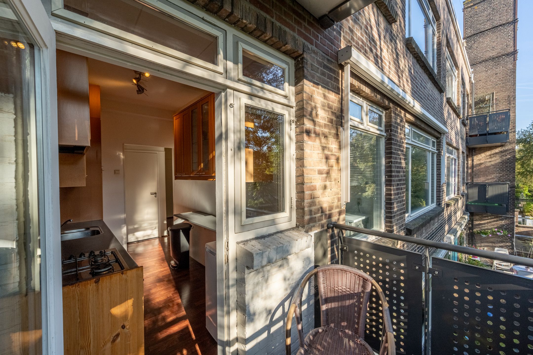 Photo 21 of Nieuwe Binnenweg 90-02L