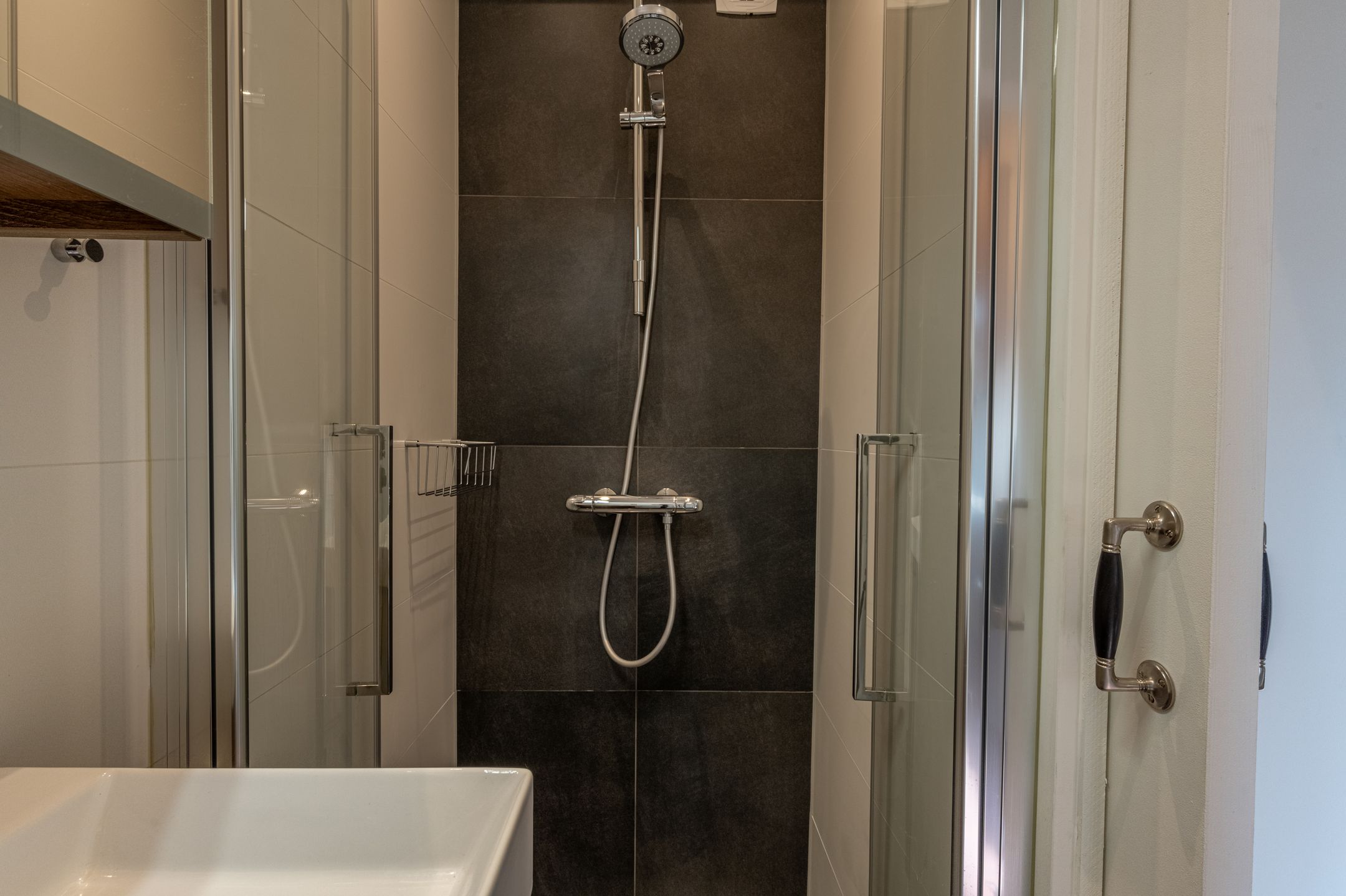 Photo 24 of Nieuwe Binnenweg 90-02L