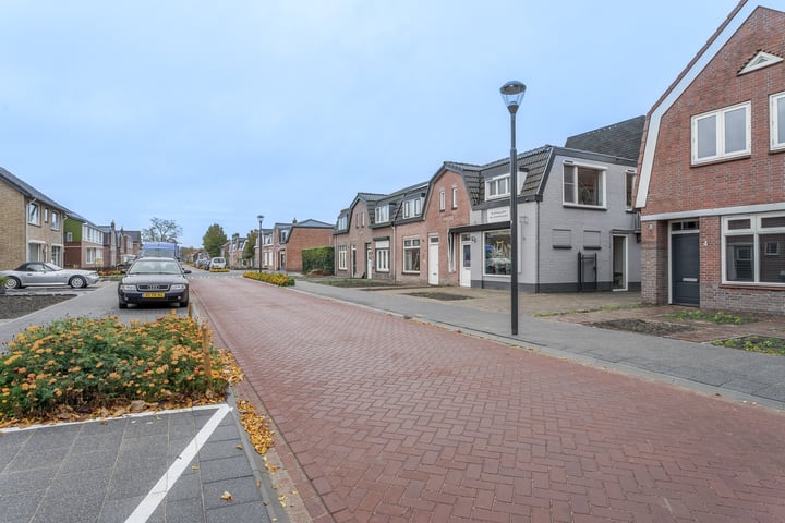 Bekijk foto 33 van Steenakkerplein 19