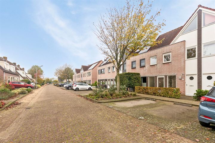 Bekijk foto 37 van Benensonstraat 17