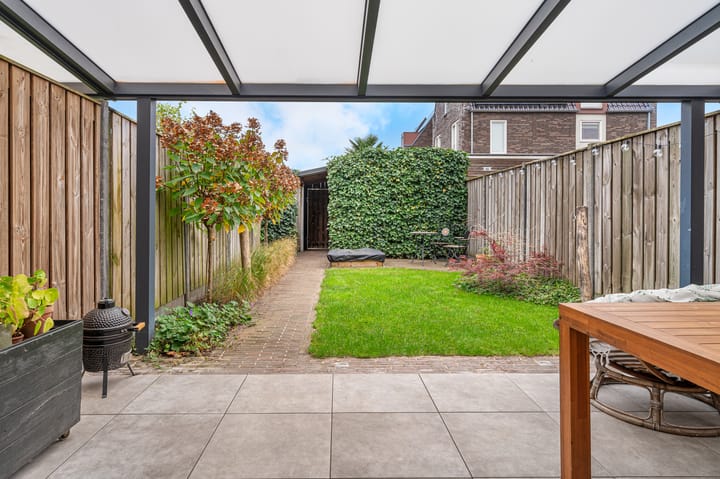 Foto 28 van Den Uylstraat 35