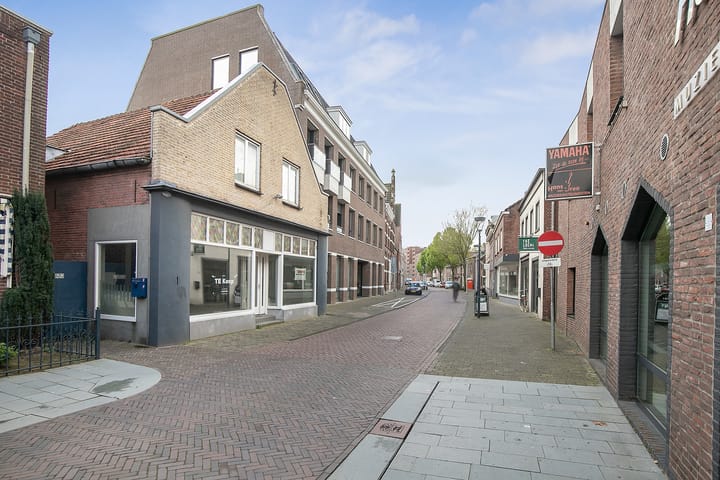 Photo 49 of Patersstraat 10