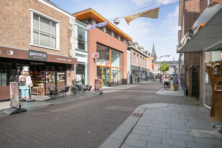 Photo 52 of Patersstraat 10