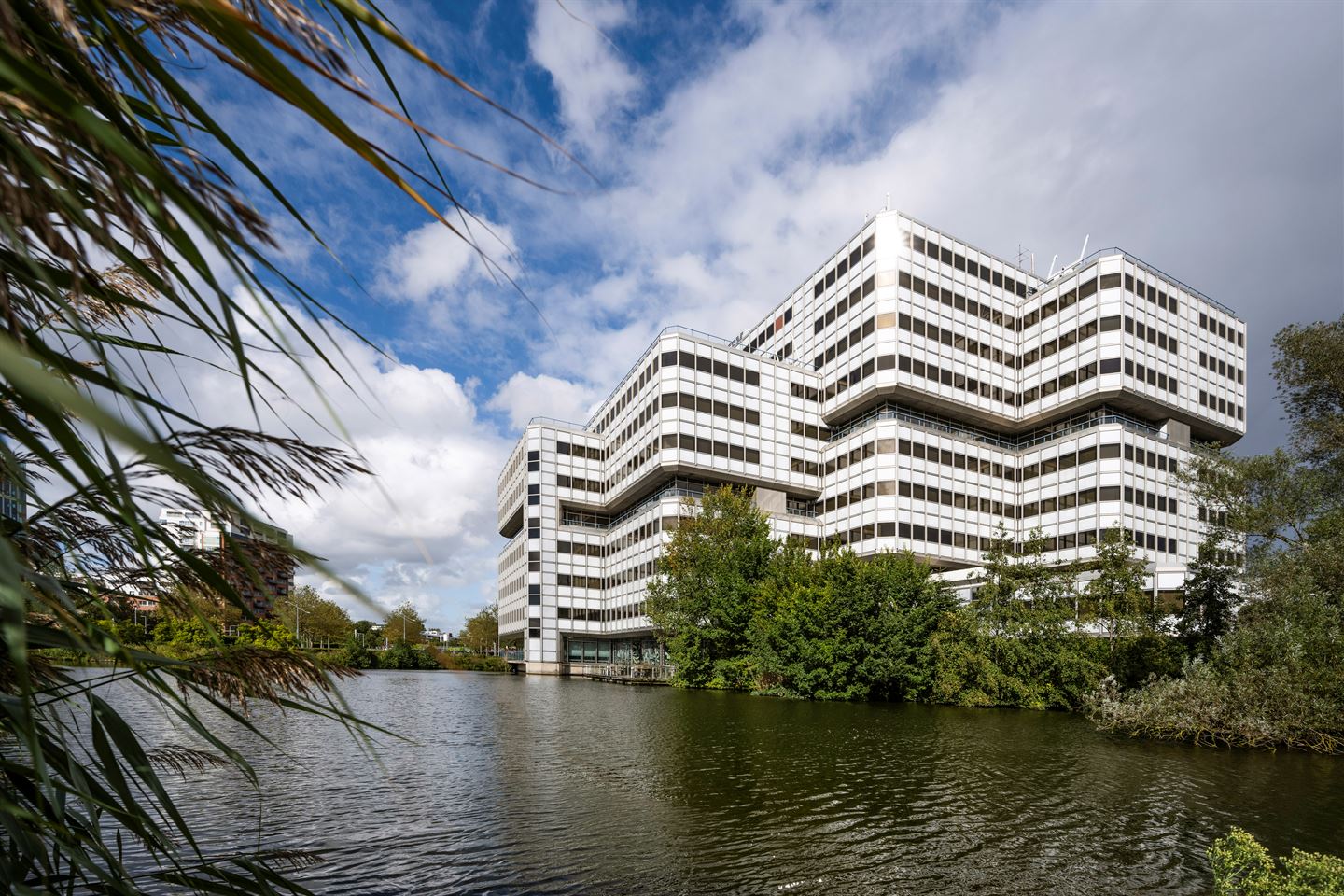 Bekijk foto 2 van Johan Huizingalaan 765