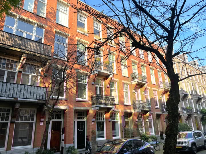 Photo 2 of Wouwermanstraat 42-H