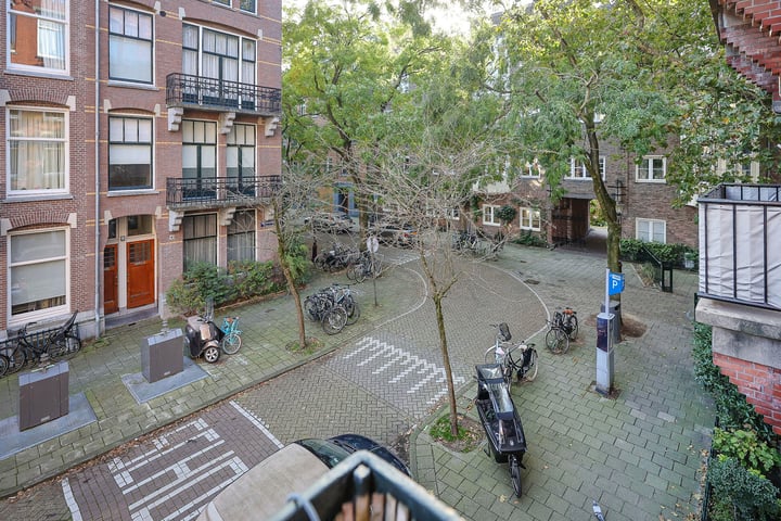 View photo 15 of Wouwermanstraat 42-H