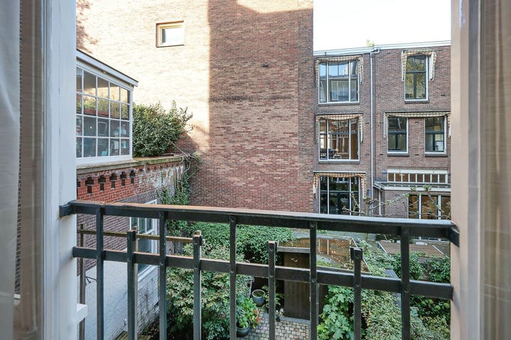 View photo 21 of Wouwermanstraat 42-H