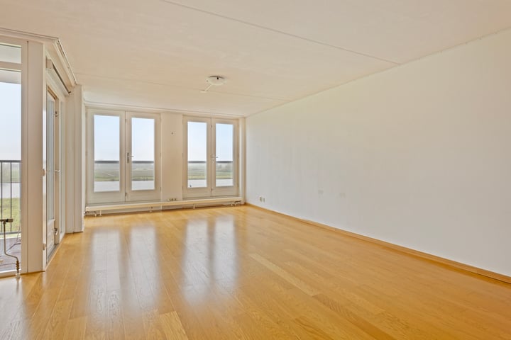 View photo 5 of Maasboulevard 207