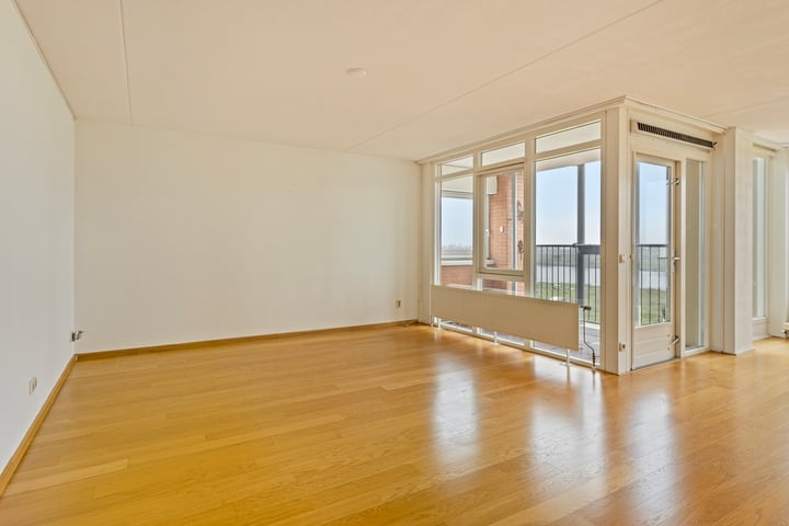 View photo 9 of Maasboulevard 207