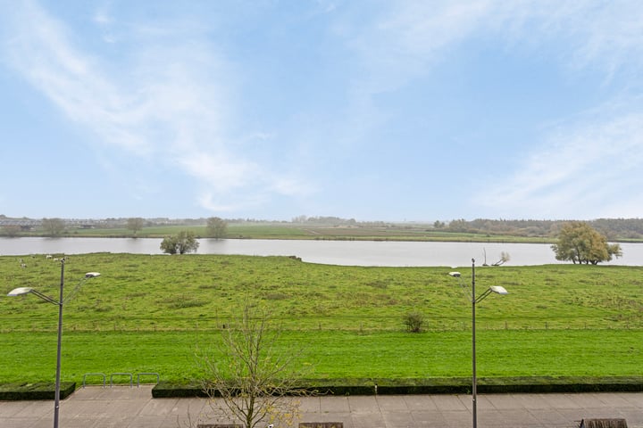 View photo 28 of Maasboulevard 207