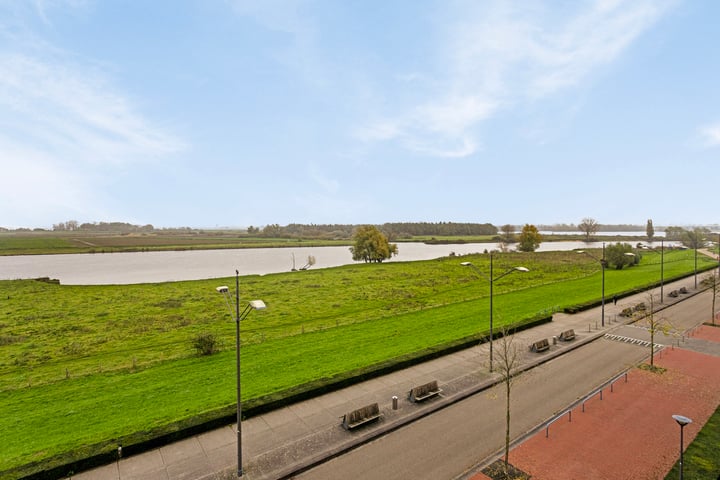 View photo 29 of Maasboulevard 207