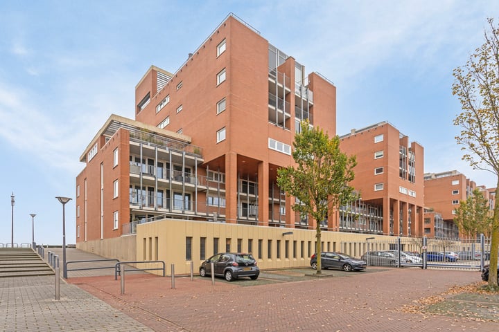 View photo 33 of Maasboulevard 207