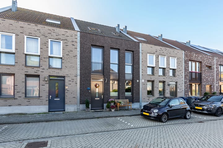 Foto 4 van Tiarastraat 12