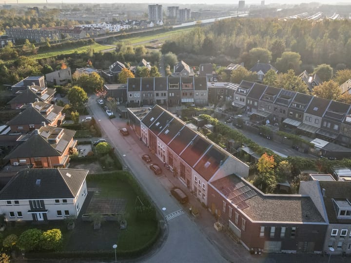 Photo 34 of Tiarastraat 12