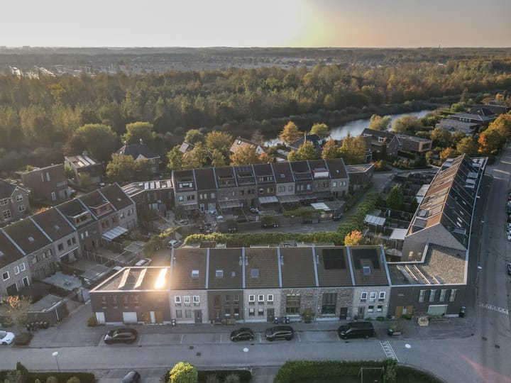 Photo 35 of Tiarastraat 12