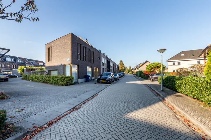 Photo 36 of Tiarastraat 12