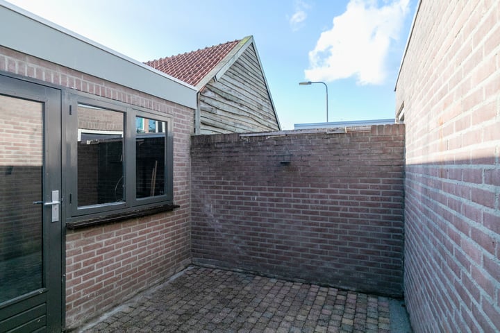 View photo 25 of Staringstraat 57