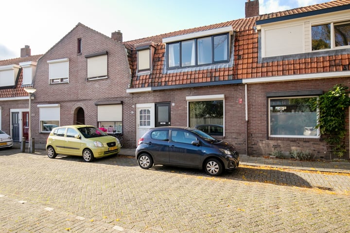 View photo 35 of Staringstraat 57