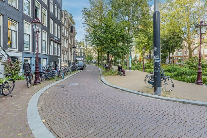 Bekijk foto 2 van Nieuwezijds Voorburgwal 290-1