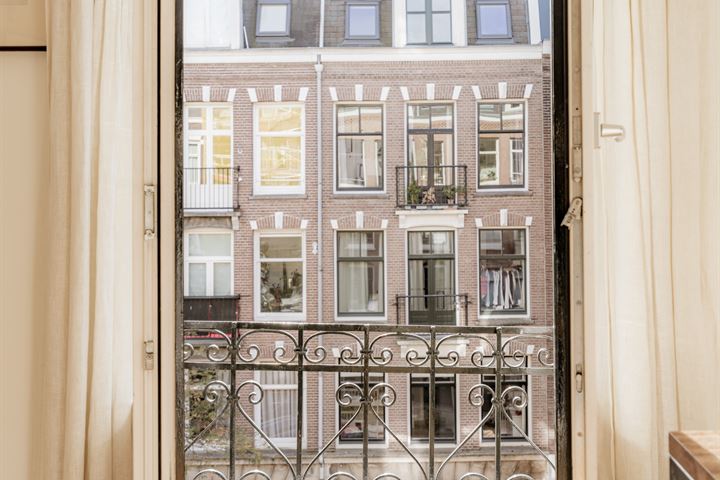 View photo 10 of Brederodestraat 42-3