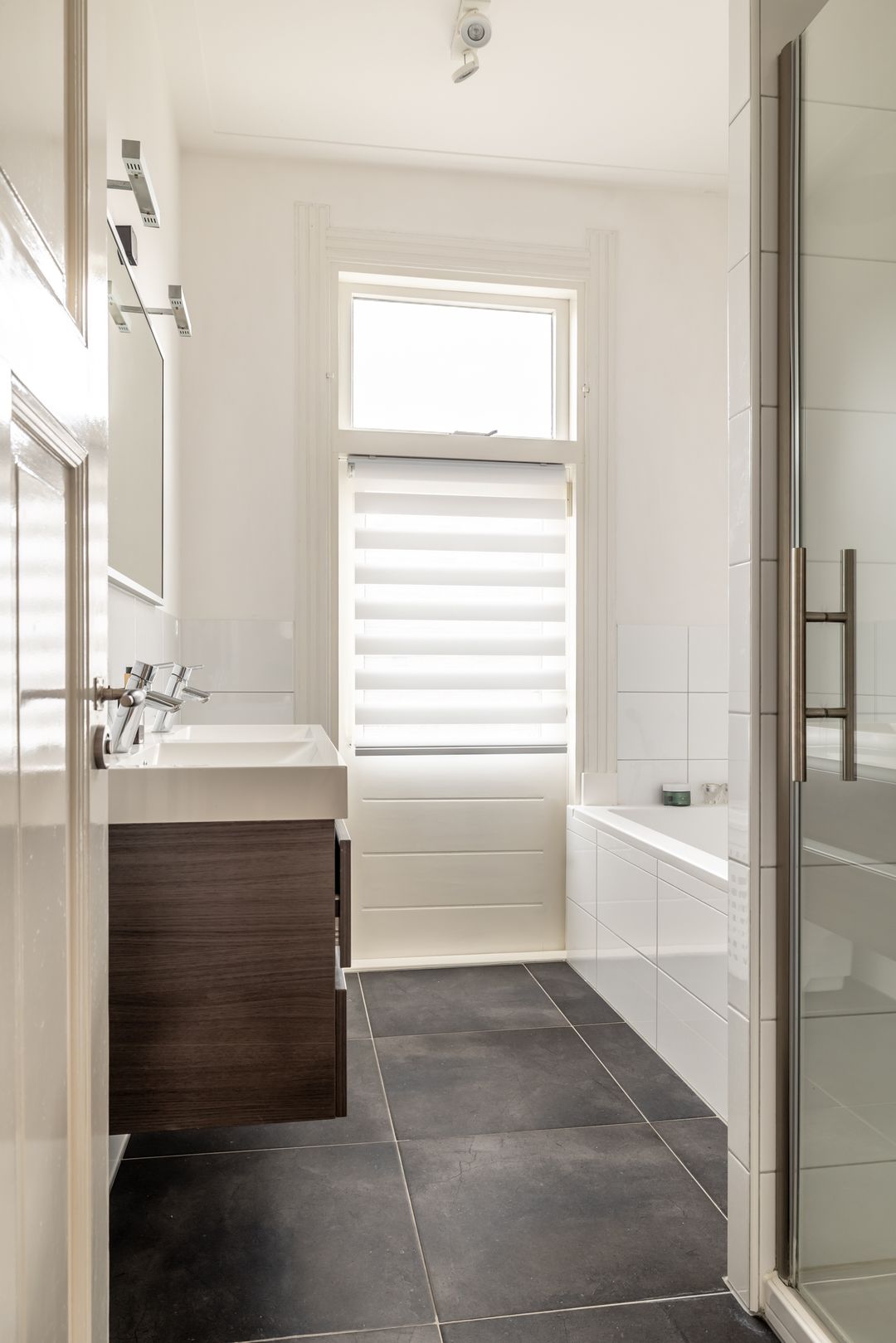 Photo 37 of Wethouder Romboutsstraat 17