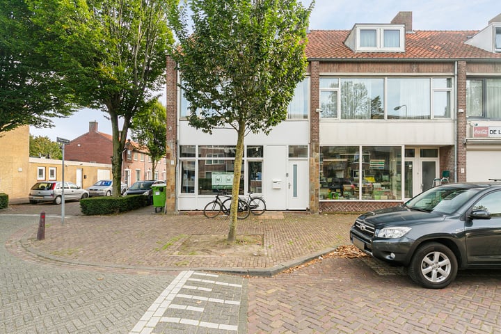 View photo 2 of Leeuwerikstraat 19