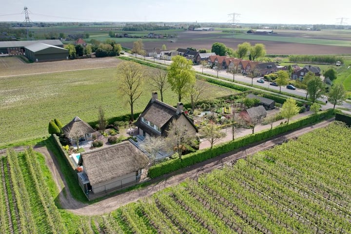 Bekijk foto 71 van Roosendaalseweg 24