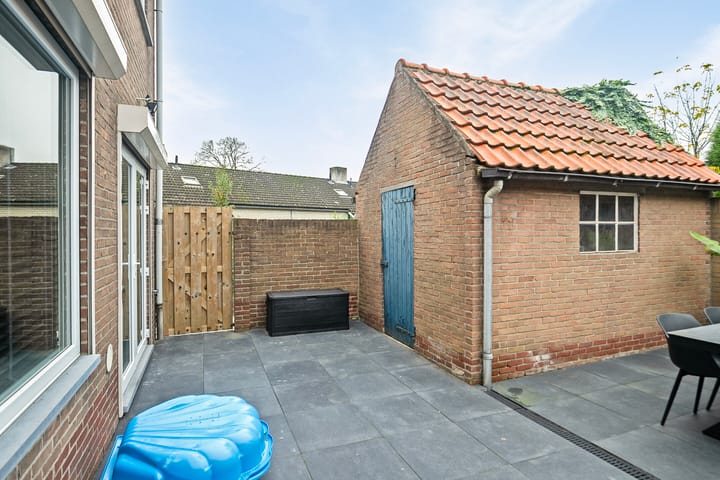 Foto 19 van Meerkoetstraat 4