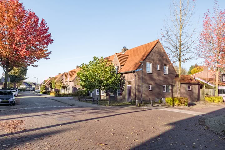 Photo 2 of Van den Elsenstraat 25