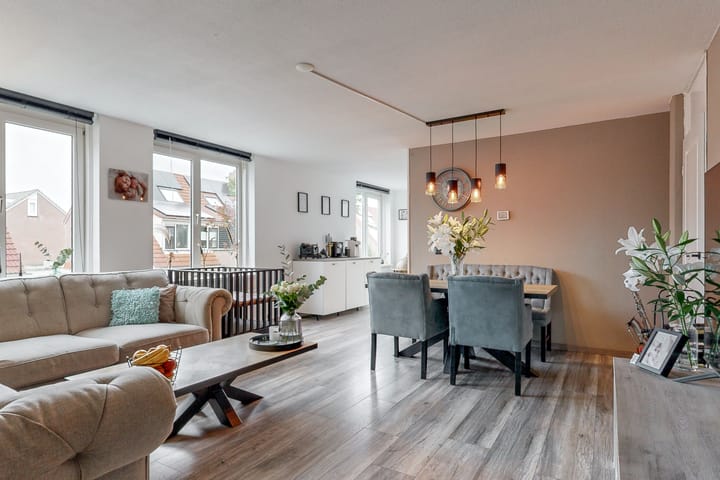 Foto 2 van Zwanebloembocht 127