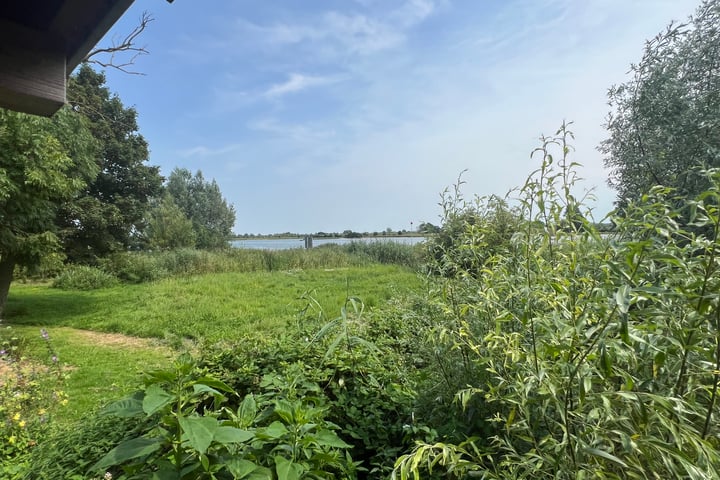 Bekijk foto 32 van Lekdijk oost 11