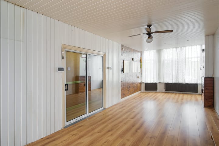 Photo 12 of Loosduinseweg 1027