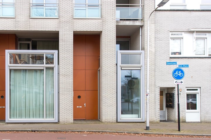 Bekijk foto 1 van Koestraat 246