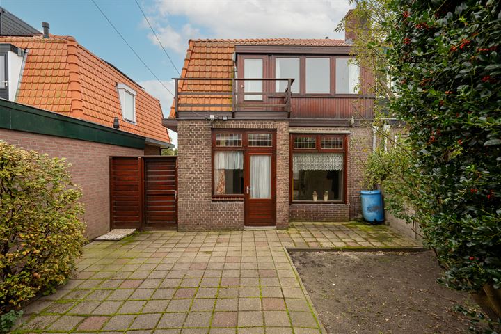 View photo 2 of Emmastraat 124