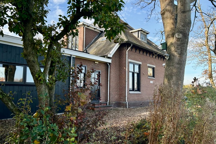 View photo 17 of Oosteinde 106