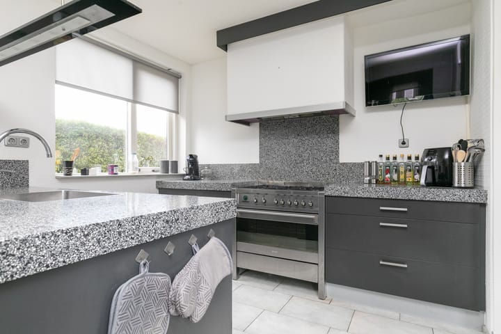 Foto 18 van Dr. J.M. den Uylstraat 65