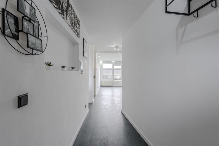 View photo 10 of Noordeinde 317