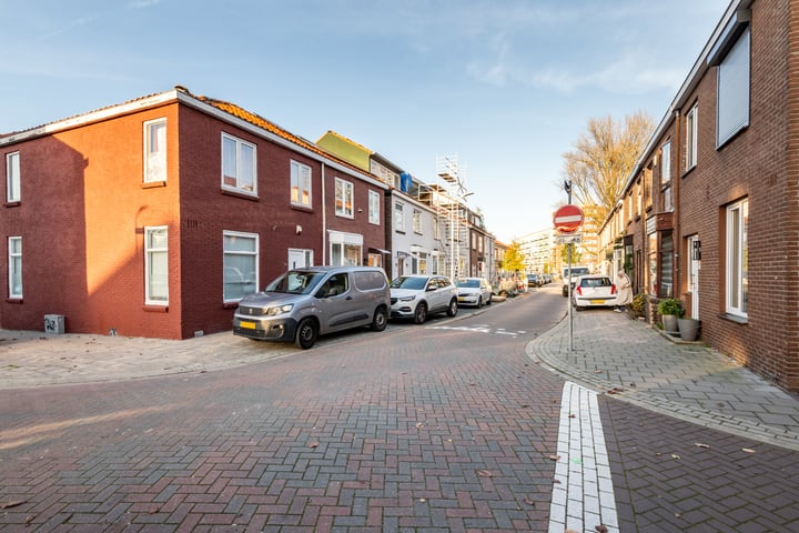 View photo 24 of Veeringstraat 53