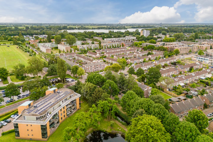 Bekijk foto 36 van Professor Boerhaaveweg 69