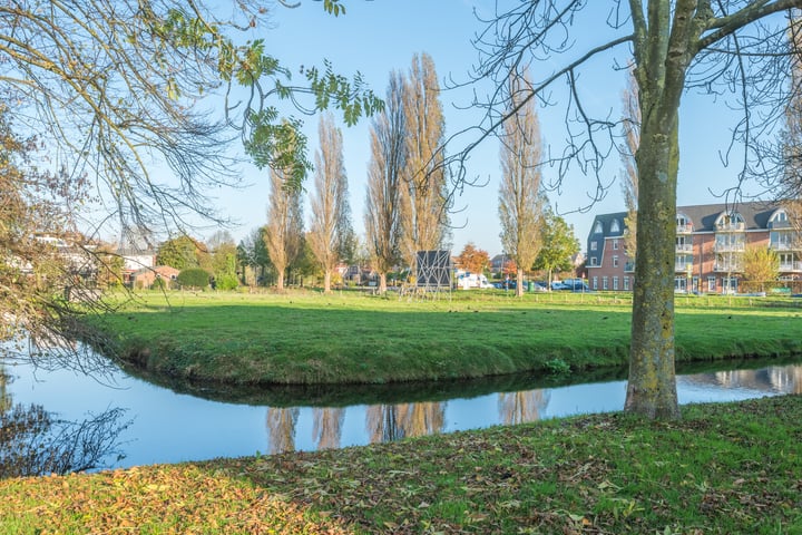 Bekijk foto 37 van Professor Boerhaaveweg 69