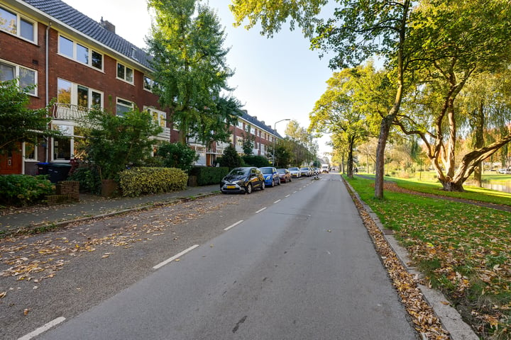 Bekijk foto 47 van Van Baerlestraat 50