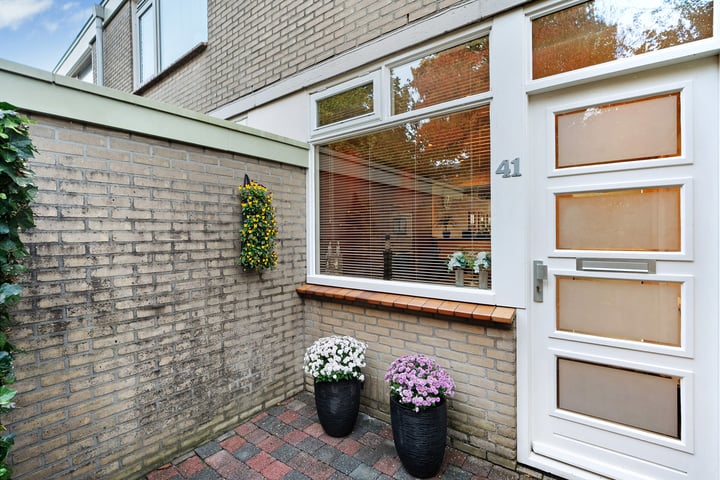 View photo 5 of Van der Duyn van Maasdamstraat 41