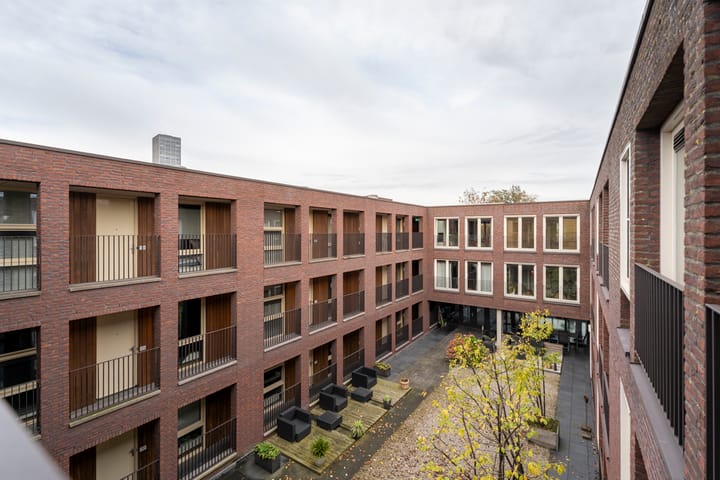 Photo 38 of Boomstraat 130-B