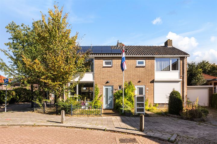 Bekijk foto 1 van Larixstraat 26