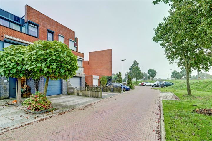 Bekijk foto 2 van Duizendbladstraat 17