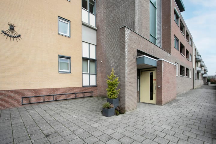 Foto 2 van Molenakkerplein 45