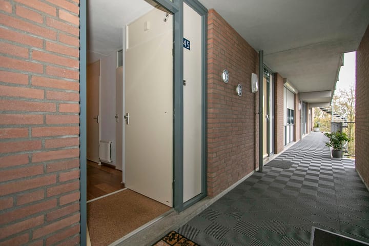 Foto 5 van Molenakkerplein 45