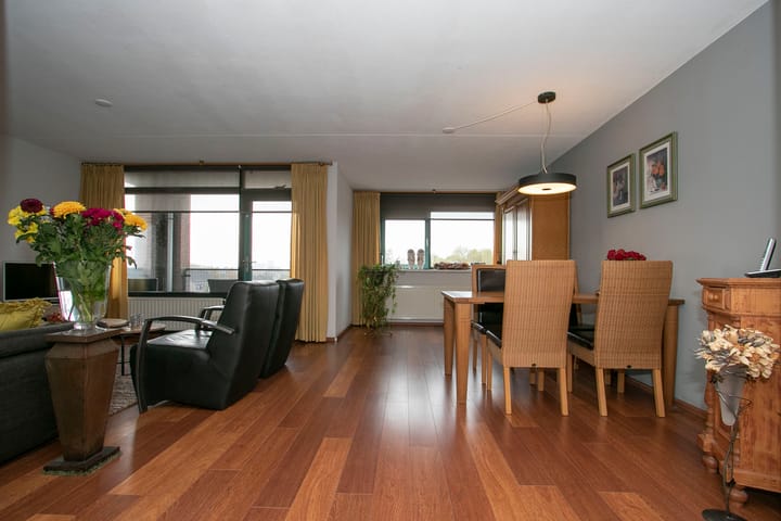 Foto 7 van Molenakkerplein 45