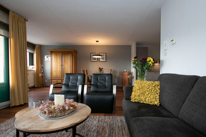 Foto 9 van Molenakkerplein 45