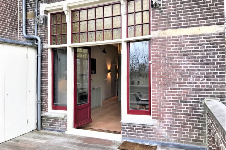 View photo 9 of Van Eeghenstraat 88-1